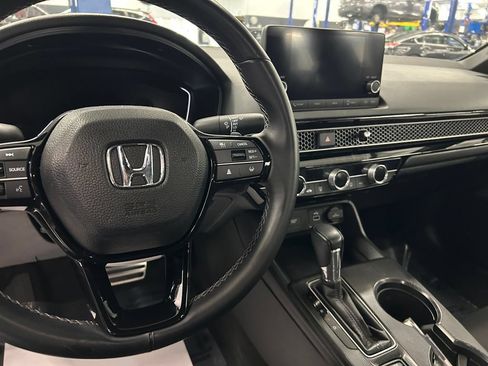 Used 2023 Honda Civic Sport image 11