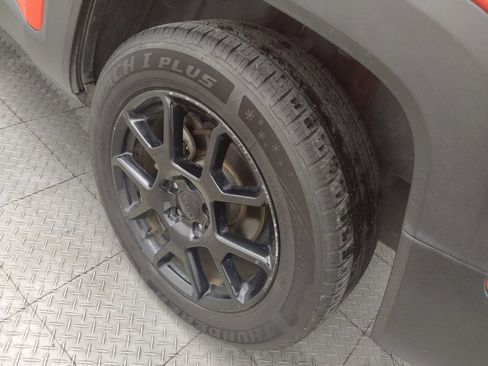 Used 2020 Jeep Renegade Altitude FWD image 31