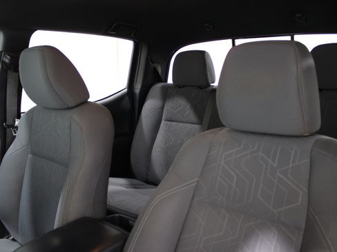 Used 2019 Toyota Tacoma TRD Off-Road image 5