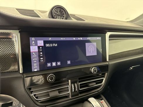 Certified 2025 Porsche Macan GTS AWD/4WD image 27