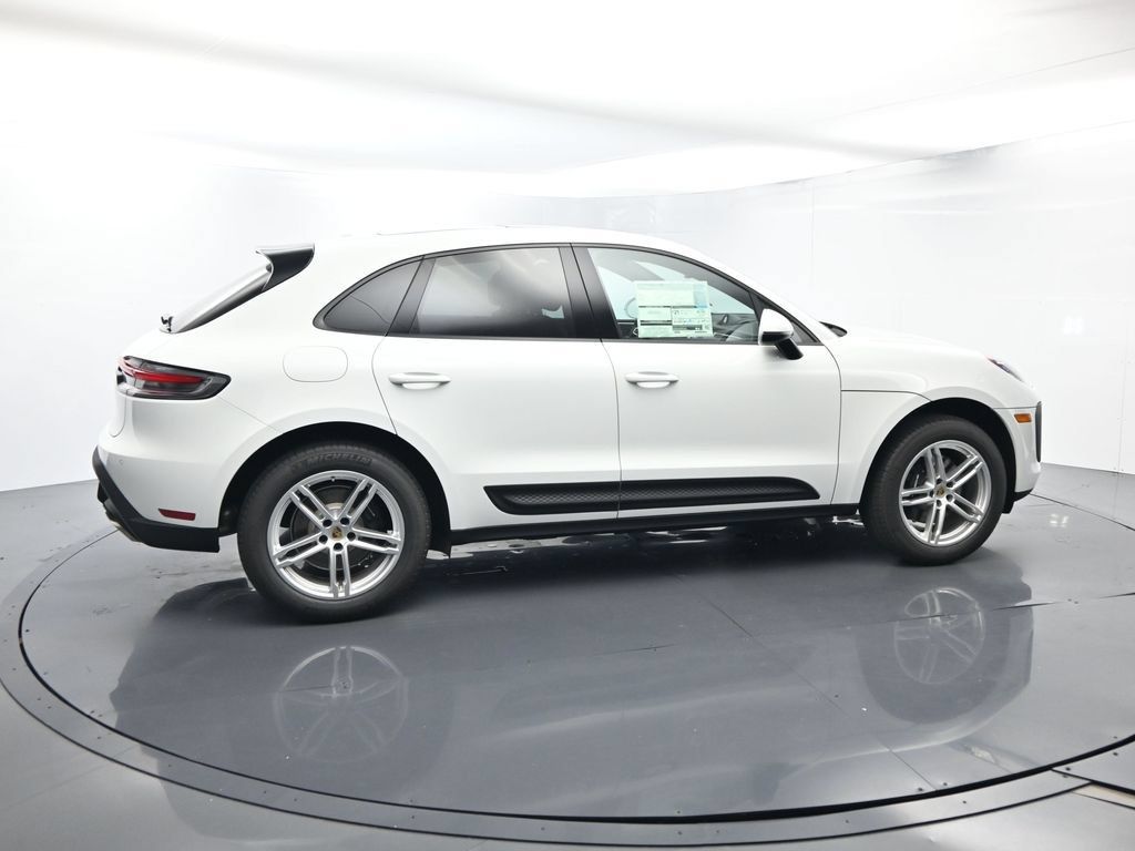 Certified 2025 Porsche Macan AWD/4WD image 13