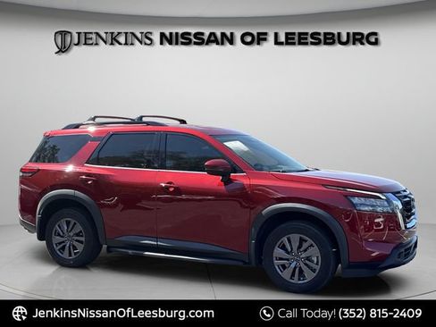 Certified 2023 Nissan Pathfinder SV FWD image 2