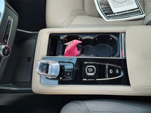 Certified 2025 Volvo XC90 B6 Plus image 23
