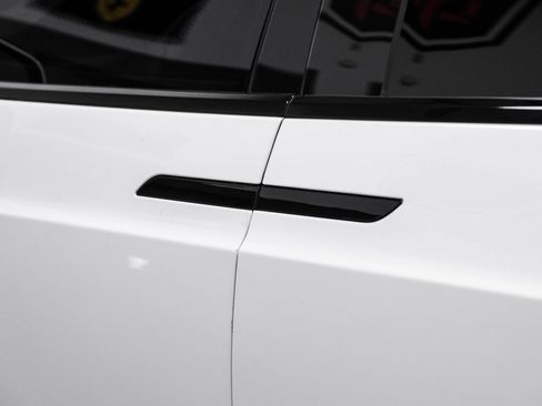 Used 2022 Tesla Model X image 35