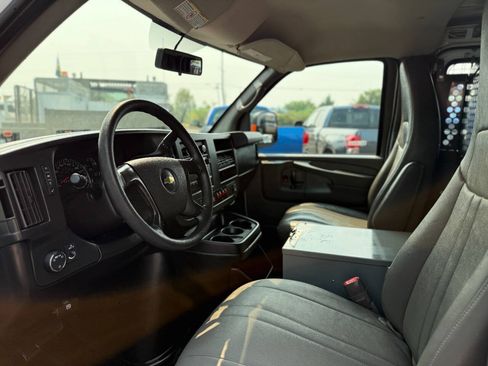 Used 2014 Chevrolet Express 2500 RWD image 20