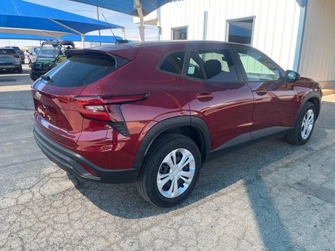 Used 2025 Chevrolet Trax LS image 4