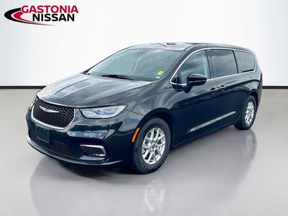 Used 2023 Chrysler Pacifica Touring-L