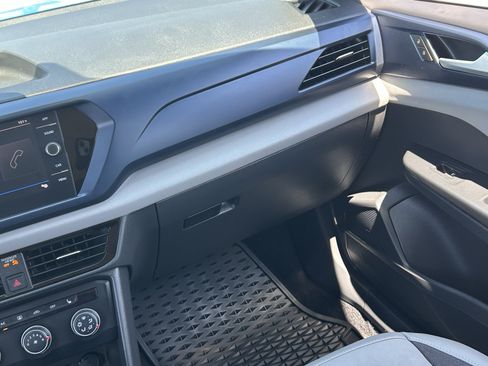 Used 2022 Volkswagen Taos SE FWD image 19