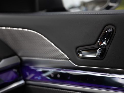 Used 2024 BMW 760i xDrive w/ Premium Package 2 image 38