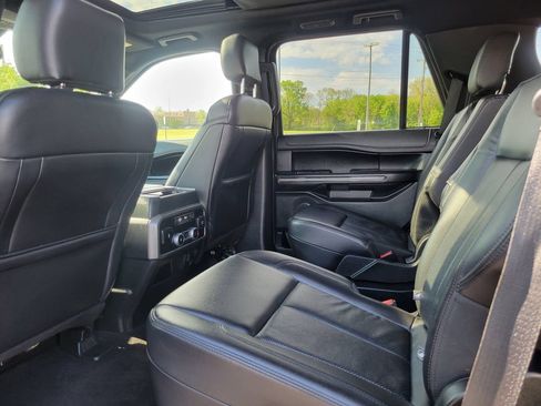 Used 2020 Ford Expedition XLT w/ Equipment Group 202A AWD/4WD image 22