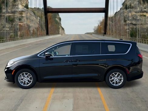 New 2026 Chrysler Pacifica Select FWD image 5