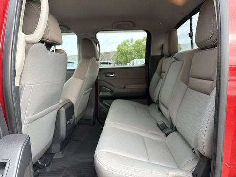 Used 2022 Nissan Frontier SV AWD/4WD image 19