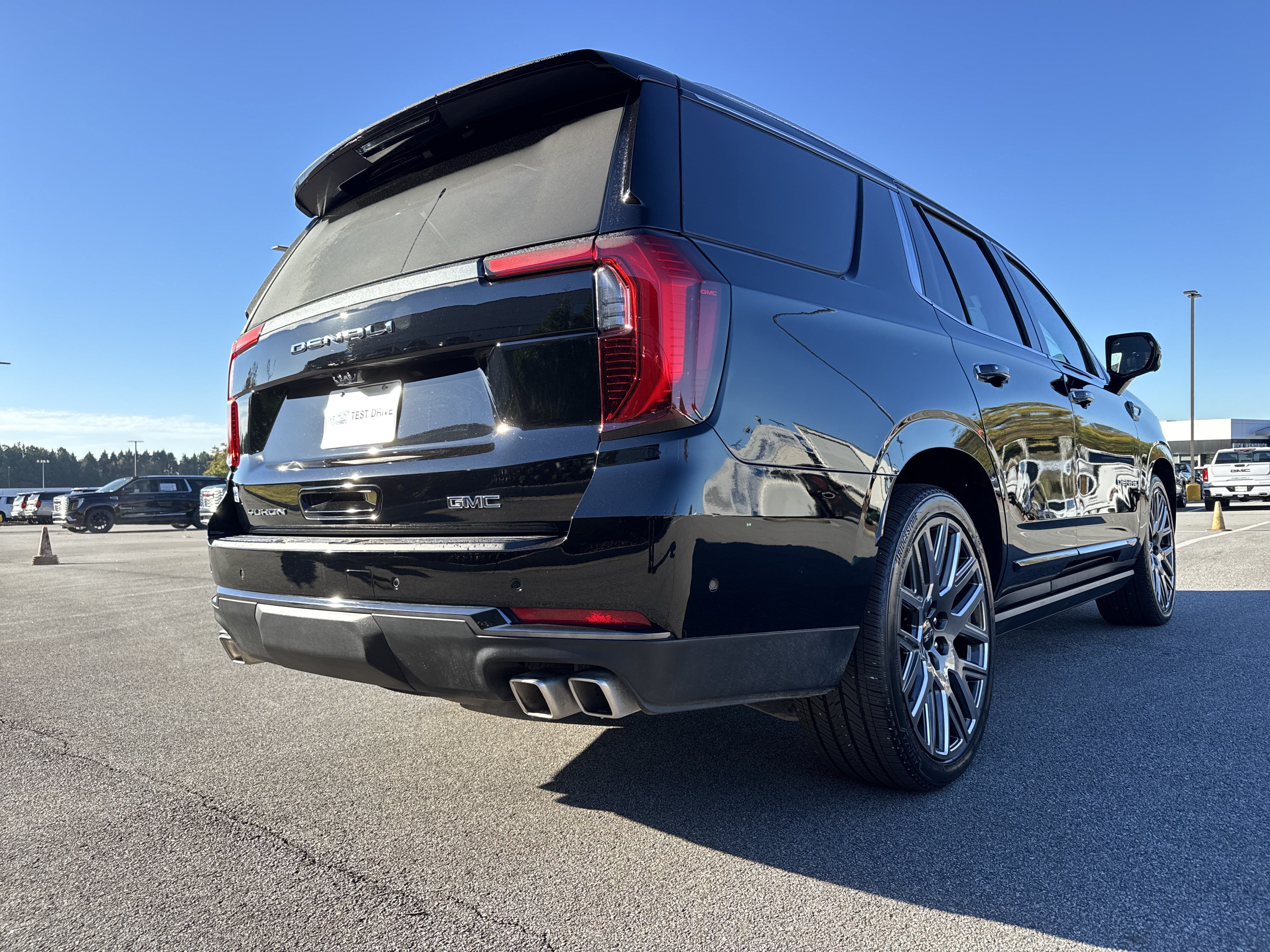 Used 2026 GMC Yukon Denali Ultimate AWD/4WD image 10