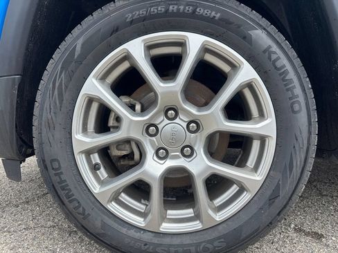 Used 2022 Jeep Compass Latitude w/ Sun and Sound Group AWD/4WD image 11