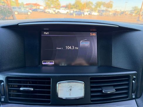 Used 2011 INFINITI M37 w/ Premium Pkg image 32