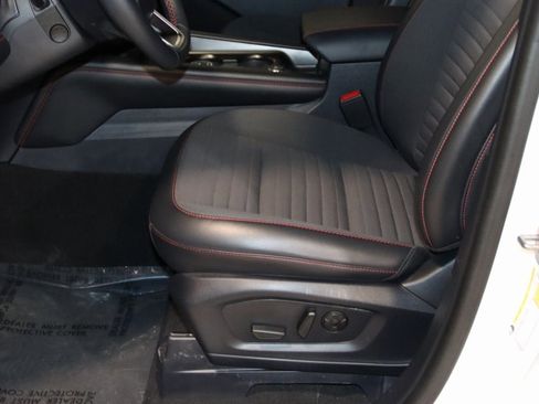 Used 2025 Ford Explorer ST-Line w/ Premium Package image 33