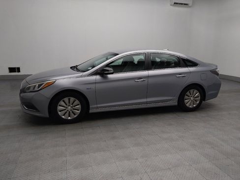 Used 2016 Hyundai Sonata SE image 2