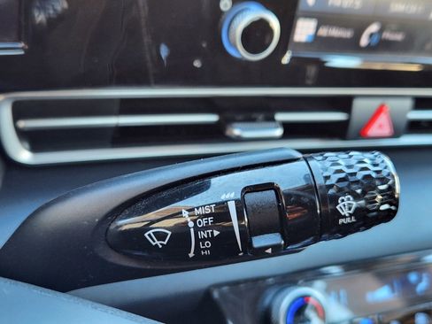 Certified 2022 Hyundai Elantra SEL w/ Convenience Package image 17