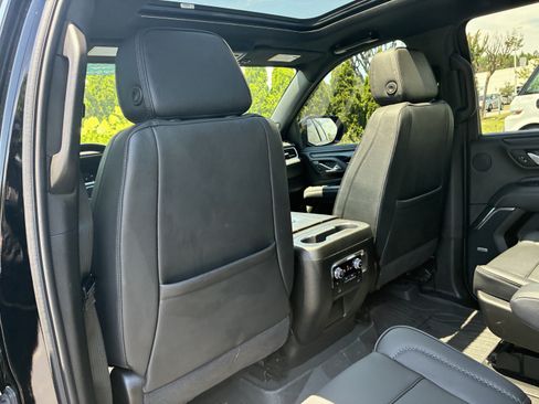 Used 2024 GMC Yukon XL Denali AWD/4WD image 16