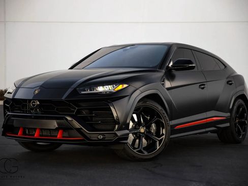Used 2022 Lamborghini Urus Sport Utility 4D image 3
