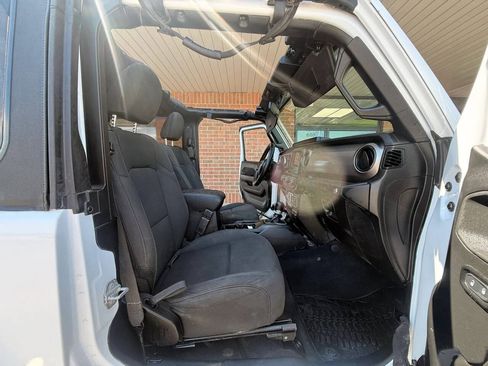 Used 2019 Jeep Wrangler Sport AWD/4WD image 18
