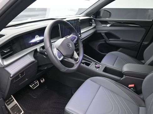 New 2026 Volkswagen Tiguan SE R-Line image 18