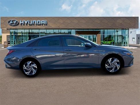 New 2025 Hyundai Elantra Sport FWD image 9