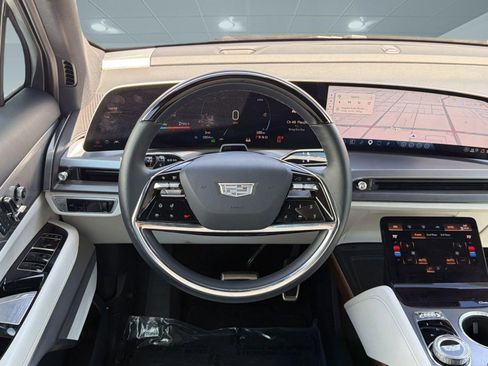 Certified 2026 Cadillac Vistiq Luxury image 26