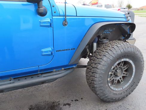 Used 2016 Jeep Wrangler Rubicon w/ Power Convenience Group image 20