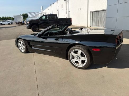 Used 1999 Chevrolet Corvette Convertible w/ Memory Pkg RWD image 9