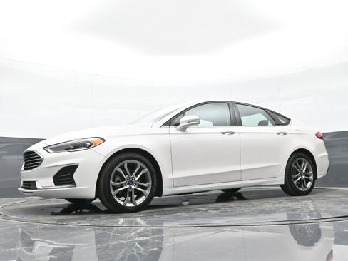 Used 2020 Ford Fusion SEL image 39