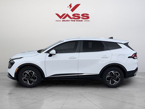 Used 2025 Kia Sportage LX FWD image 2