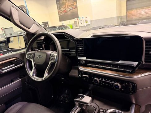 Used 2024 Chevrolet Silverado 1500 LT Trail Boss w/ Convenience Package II image 31