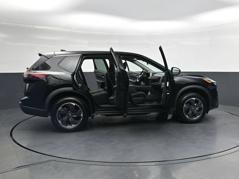 Used 2025 Nissan Rogue SV FWD image 43
