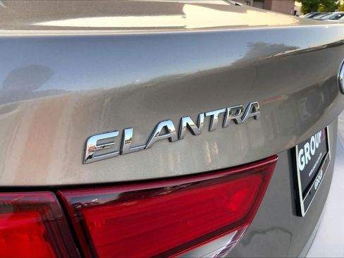 Used 2014 Hyundai Elantra SE w/ Option Group 02 FWD image 29