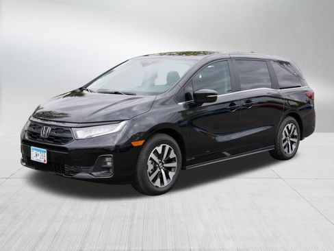 Certified 2026 Honda Odyssey EX-L image 3