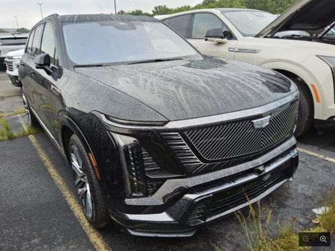 Certified 2026 Cadillac Vistiq Platinum w/ LPO, Floor Liner Package AWD/4WD image 3