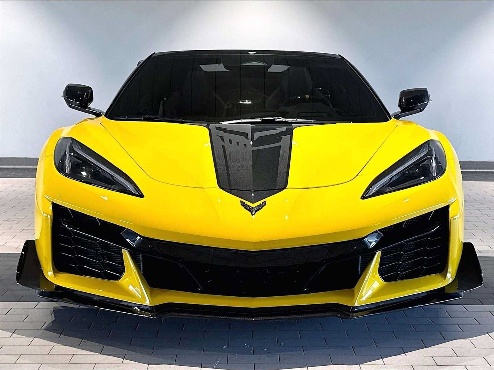 Used 2025 Chevrolet Corvette Z06 w/ Stealth Interior Trim Package RWD image 13