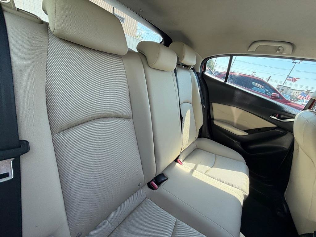 Used 2018 MAZDA MAZDA3 Sport FWD image 18