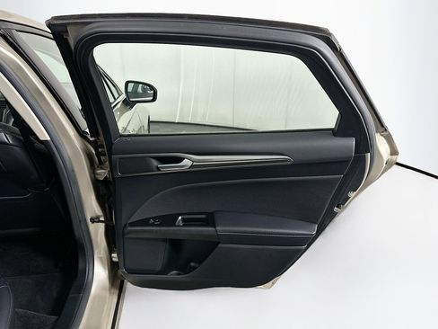 Used 2017 Ford Fusion SE w/ Equipment Group 201A image 27