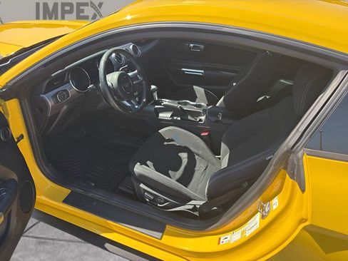 Used 2017 Ford Mustang GT RWD image 8