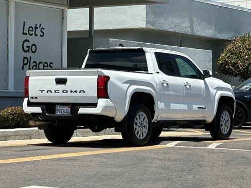 Used 2025 Toyota Tacoma SR5 AWD/4WD image 5