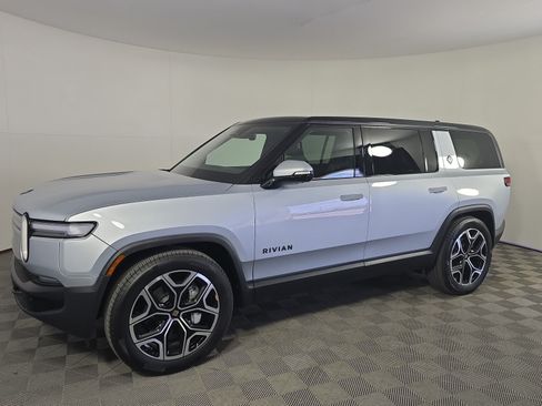 Used 2025 Rivian R1S Adventure AWD/4WD image 1