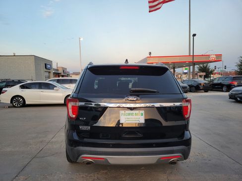 Used 2017 Ford Explorer XLT w/ Equipment Group 202A FWD image 7
