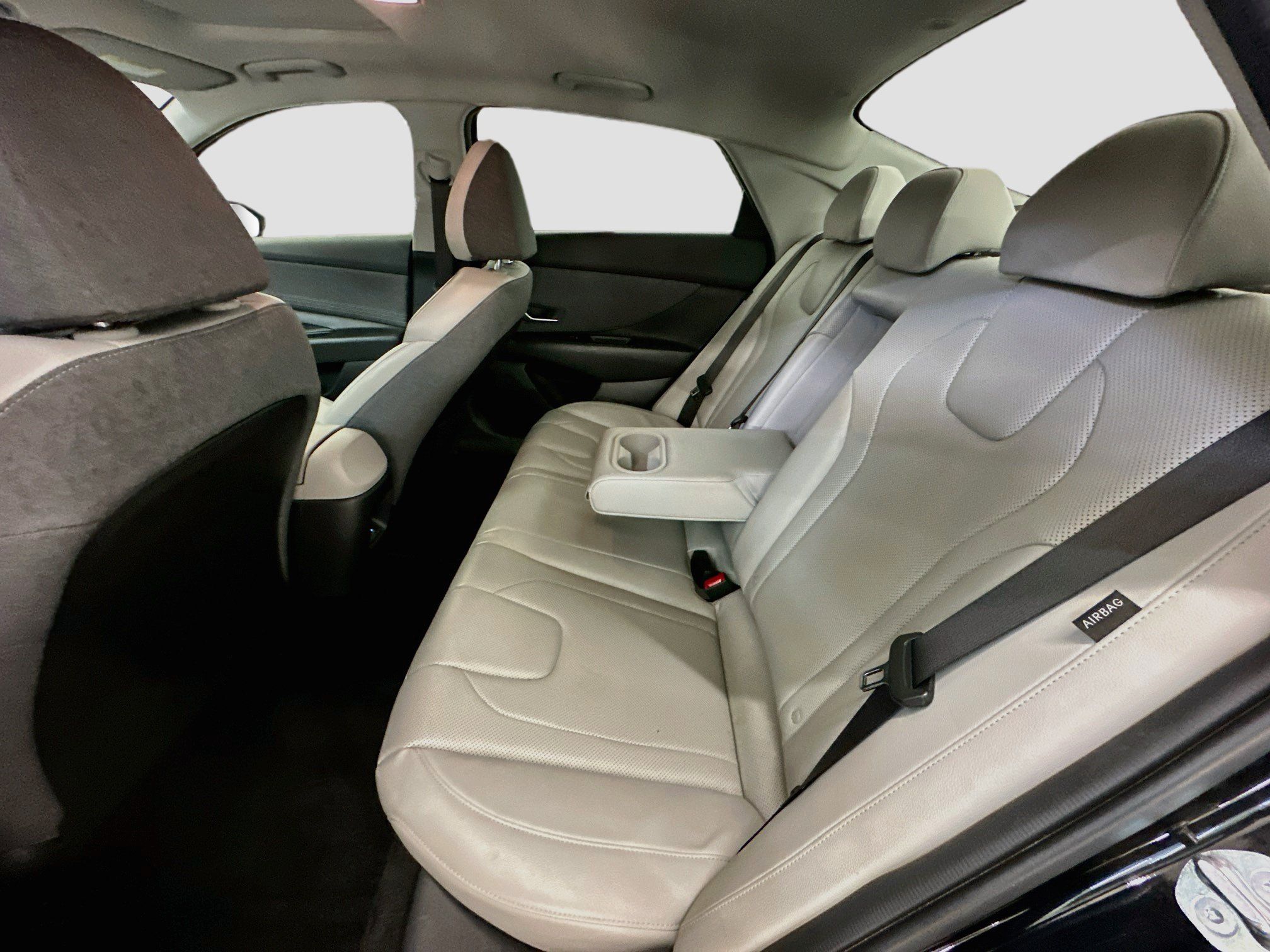 Used 2025 Hyundai Elantra Limited FWD image 28