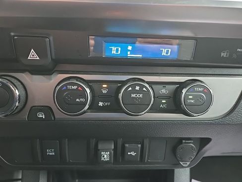 Used 2022 Toyota Tacoma SR5 AWD/4WD image 27