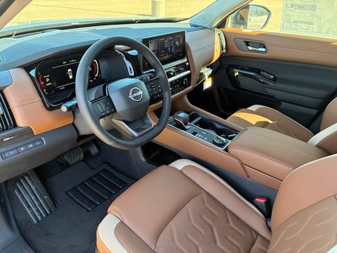 New 2026 Nissan Pathfinder Platinum AWD/4WD image 11