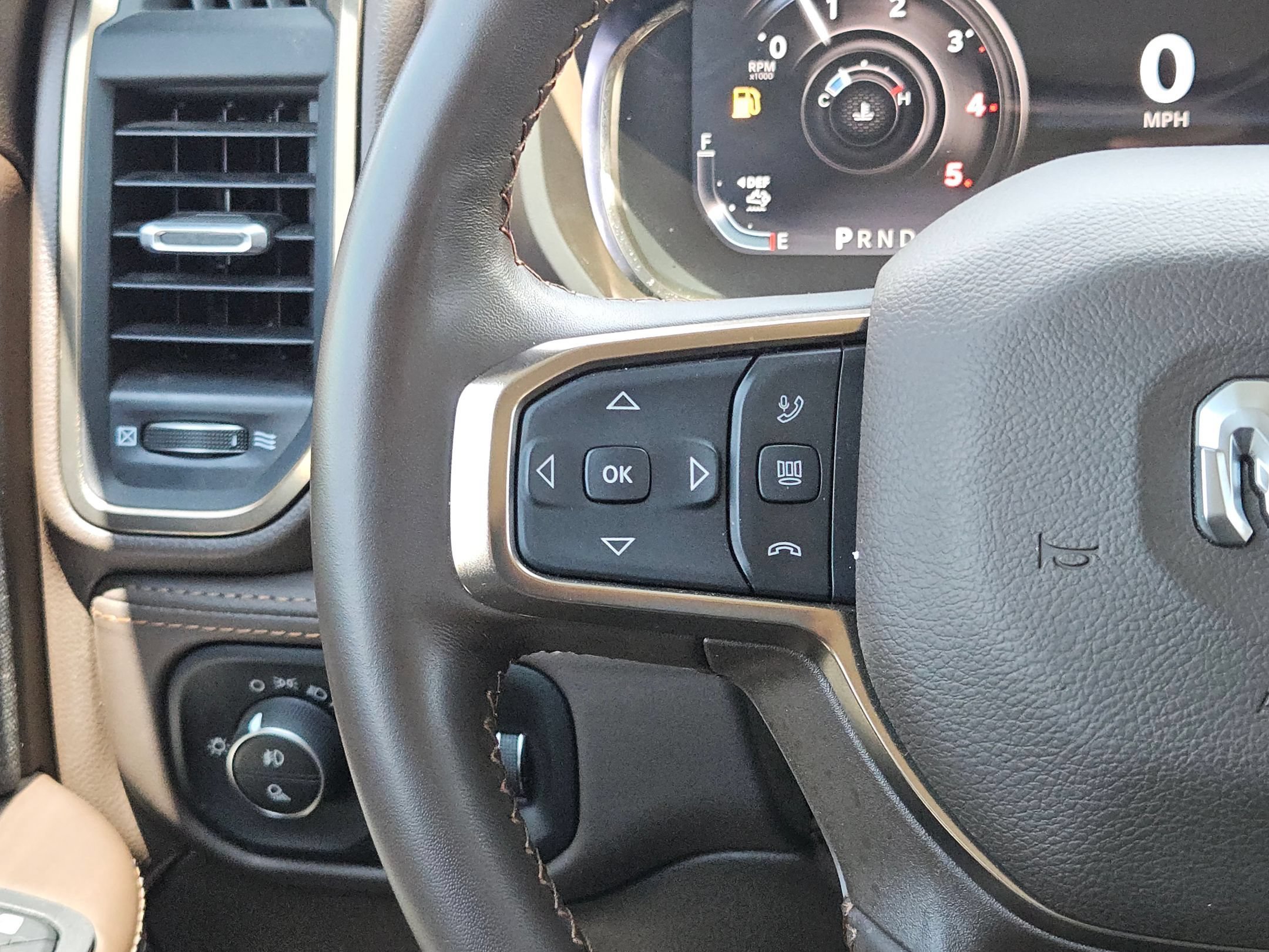 Used 2025 RAM 2500 Limited AWD/4WD image 21