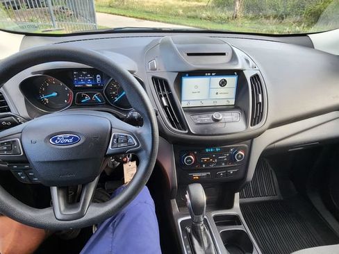Used 2018 Ford Escape SE w/ SE Sync 3 Package FWD image 4