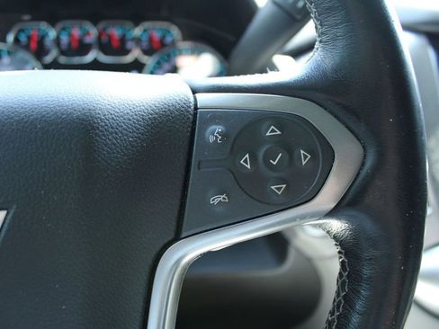 Used 2018 Chevrolet Suburban LT RWD image 21